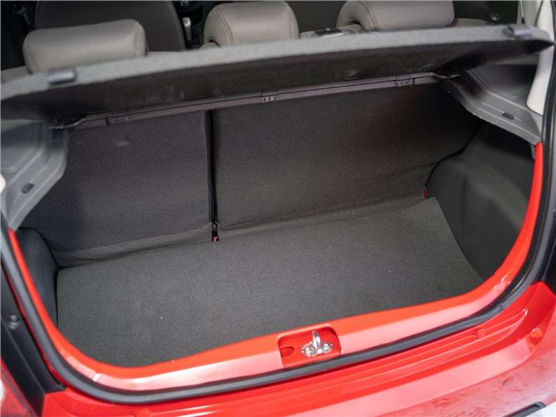 Фото Chevrolet Spark - Chevrolet Spark (2010) багажное отделение
