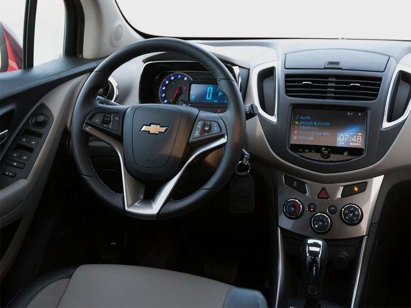 Фото Chevrolet Tracker - Chevrolet Tracker 2013 водительское место