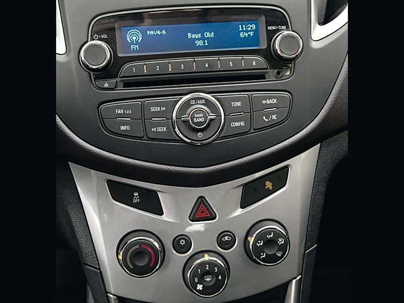 Фото Chevrolet Tracker - Chevrolet Tracker 2013 центральная консоль
