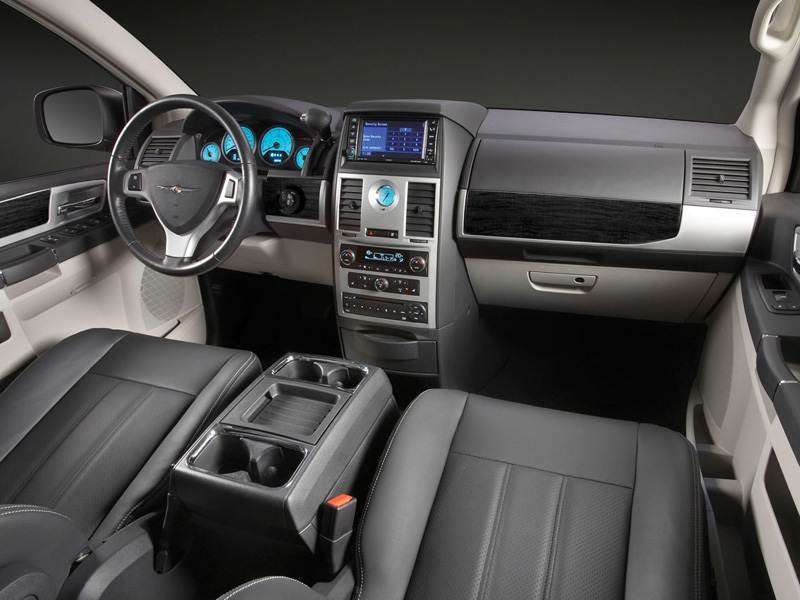 Фото Chrysler Grand Voyager - фотография 14