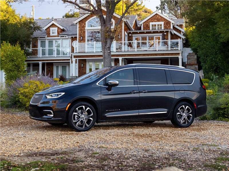 Фото Chrysler Pacifica - Chrysler Pacifica 2021 вид сбоку