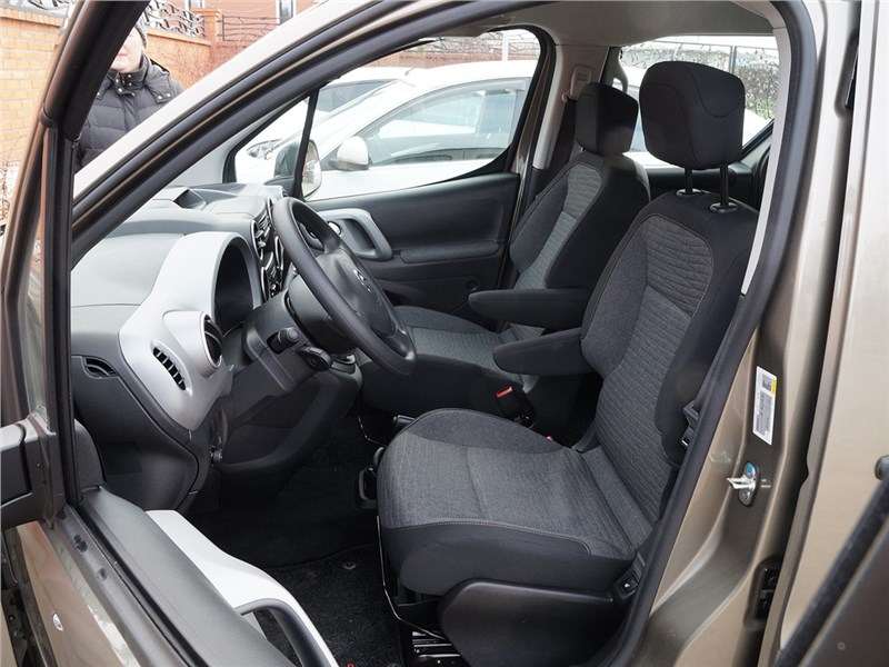 Фото Citroen Berlingo - Посадка на водительском месте высокая, «автобусная»