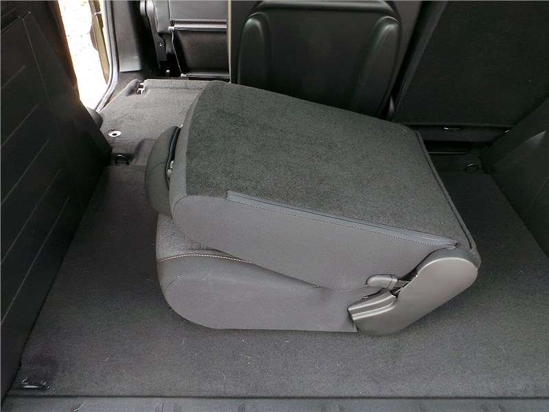 Фото Citroen Berlingo - Любое из кресел заднего ряда можно без особого труда извлечь из салона