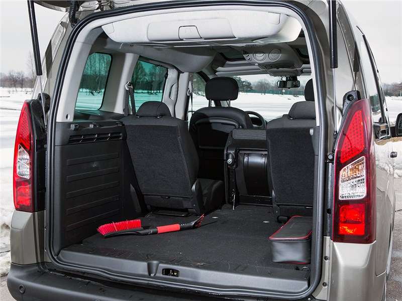 Фото Citroen Berlingo - Сиденья заднего ряда можно сложить, сдвинуть вперед и даже полностью демонтировать
