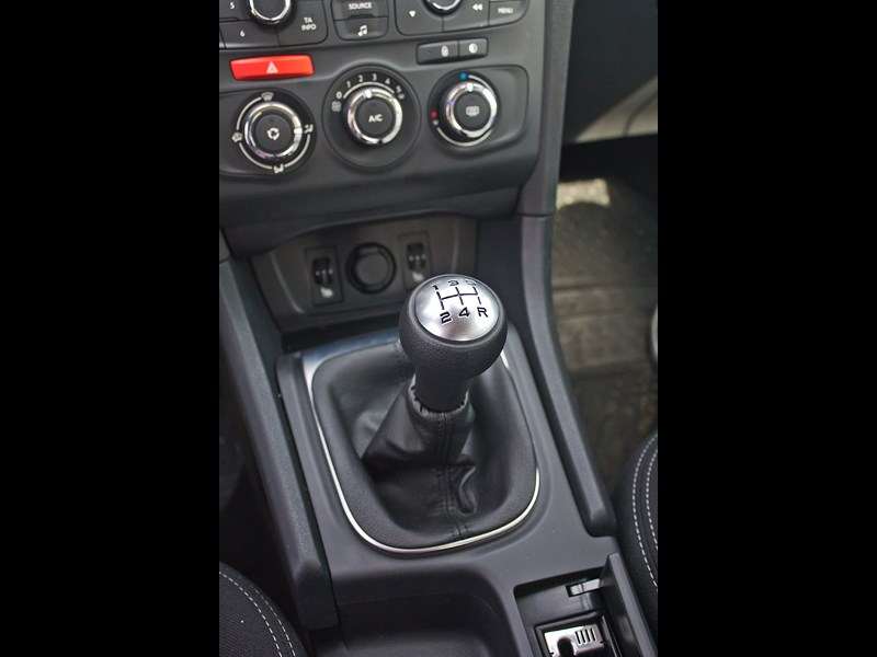 Фото Citroen C4 sedan - …и МКПП такие же, как на хэтчбеке