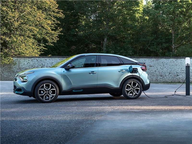 Фото Citroen C4 - Citroen C4 (2021) вид сбоку
