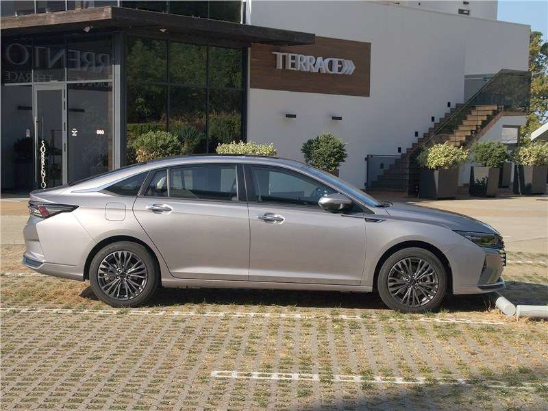 Фото Dongfeng Aeolus Shine Max - Dongfeng Aeolus Shine Max (2023) вид сбоку