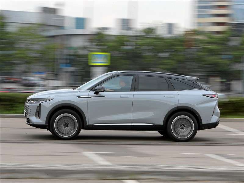 Фото Exeed RX - Exeed RX (2023) вид сбоку