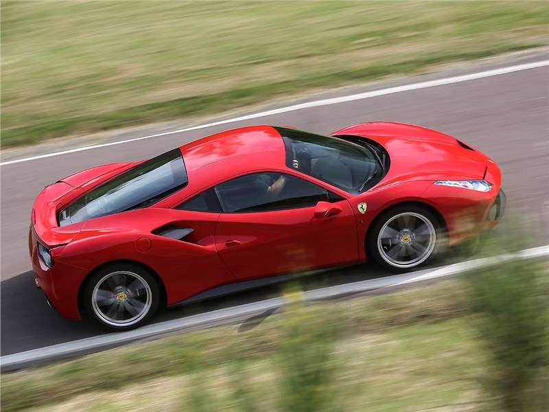 Фото Ferrari 488 GTB - Ferrari 488 GTB 2016 вид сверху