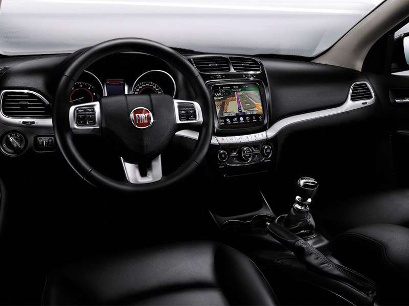 Фото Fiat Freemont - Fiat Freemont 2012 водительское место