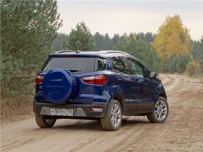 Фото Ford EcoSport - Ford EcoSport 2018 вид сзади сбоку