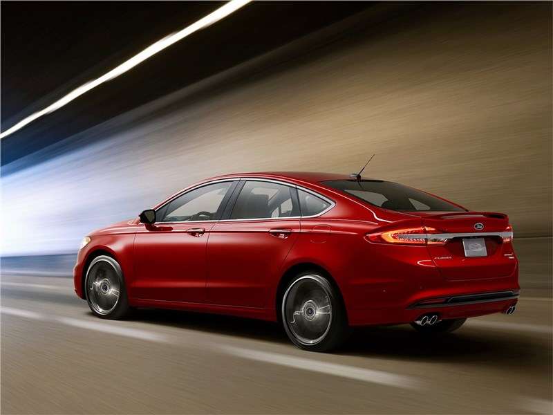 Фото Ford Fusion - Ford Fusion 2016 вид сзади сбоку