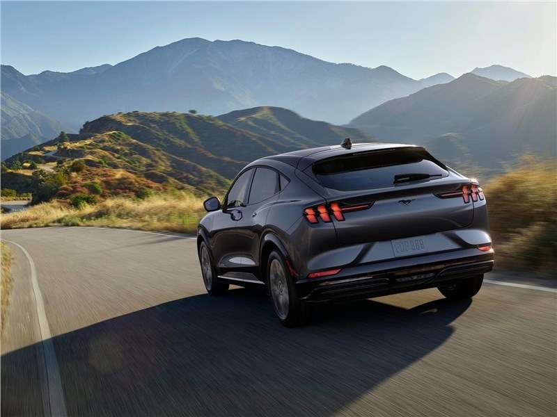 Фото Ford Mustang Mach-E - Ford Mustang Mach-E 2021 вид сзади