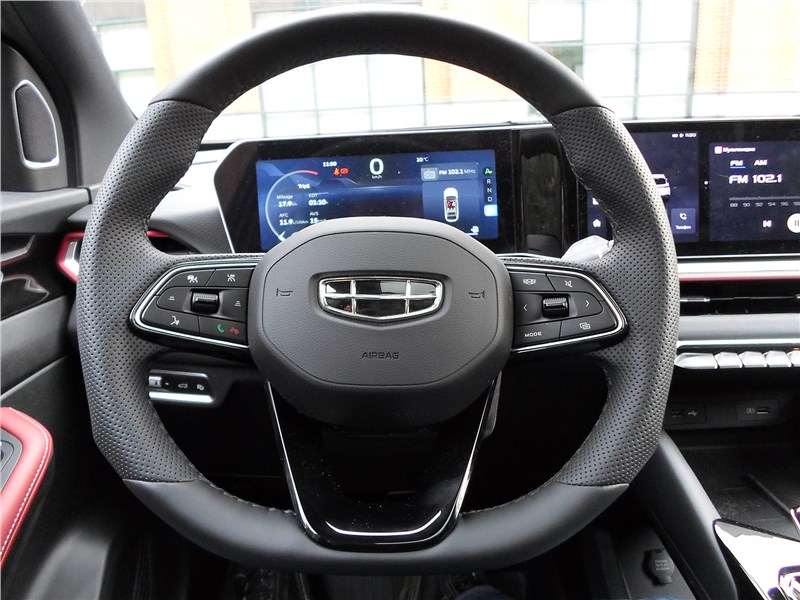 Фото Geely Coolray - Руль стал более пухлым и удобным