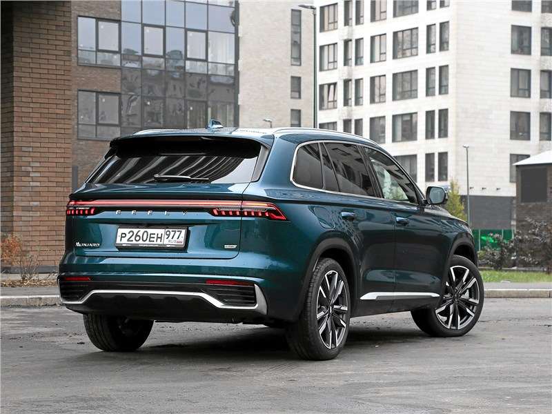 Фото Geely Monjaro - Во внешности Geely Monjaro обыгрываются стилевые ходы, характерные для автомобилей Volvo