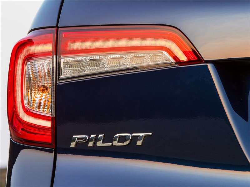 Фото Honda Pilot - Honda Pilot 2019 задний фонарь