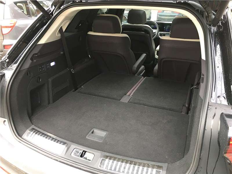 Фото Hongqi E HS9 - А при сложенном – очень большой