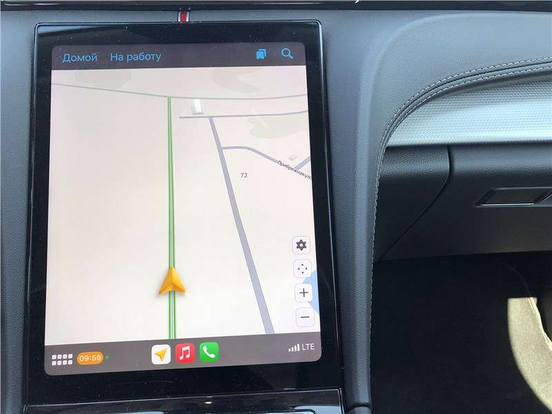 Фото Hongqi H5 - CarPlay выводит Яндекс-навигатор на экран