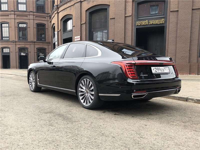 Фото Hongqi H9 - Кузов тестовой машины одноцветный, двуцветный на 300 тысяч рублей дороже