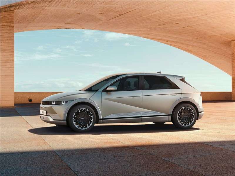 Фото Hyundai Ioniq 5 - Hyundai Ioniq 5 (2022) вид сбоку