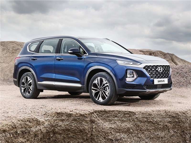 Фото Hyundai Santa Fe - Hyundai Santa Fe 2019 вид спереди сбоку