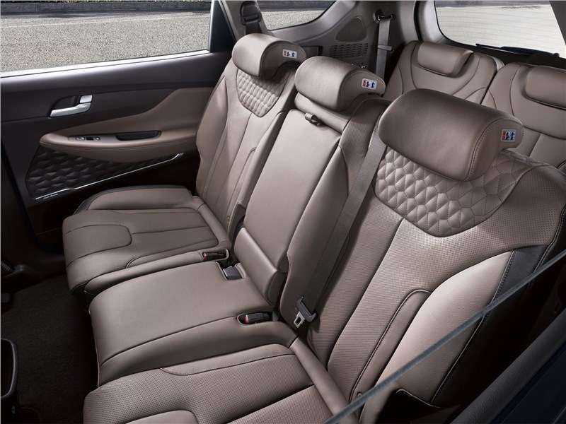 Фото Hyundai Santa Fe - Hyundai Santa Fe 2019 диван второго ряда