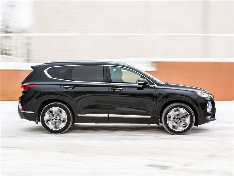 Фото Hyundai Santa Fe - Hyundai Santa Fe 2019 вид сбоку