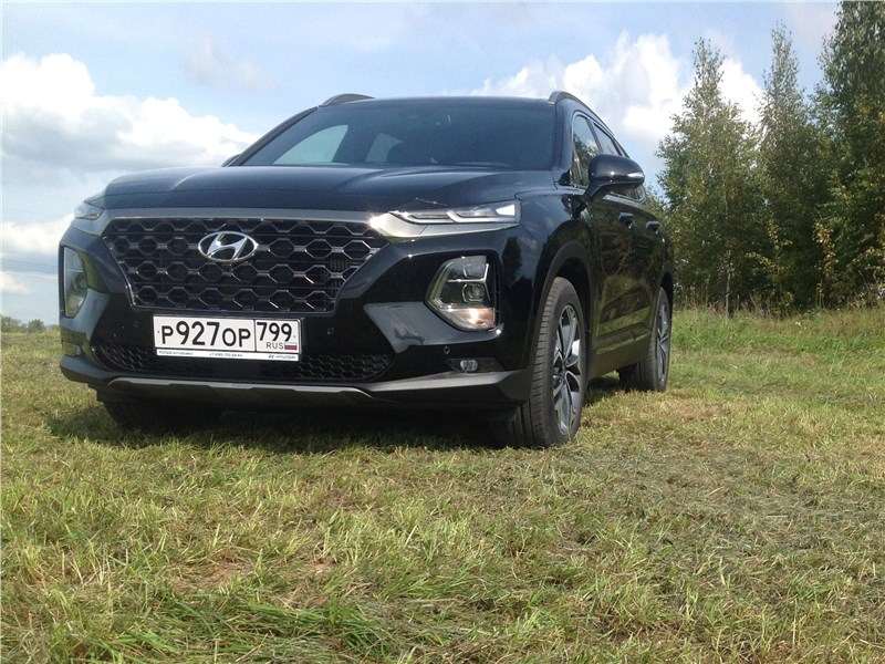 Фото Hyundai Santa Fe - Hyundai Santa Fe 2019 Походка внедорожника, комфорт бизнес-седана