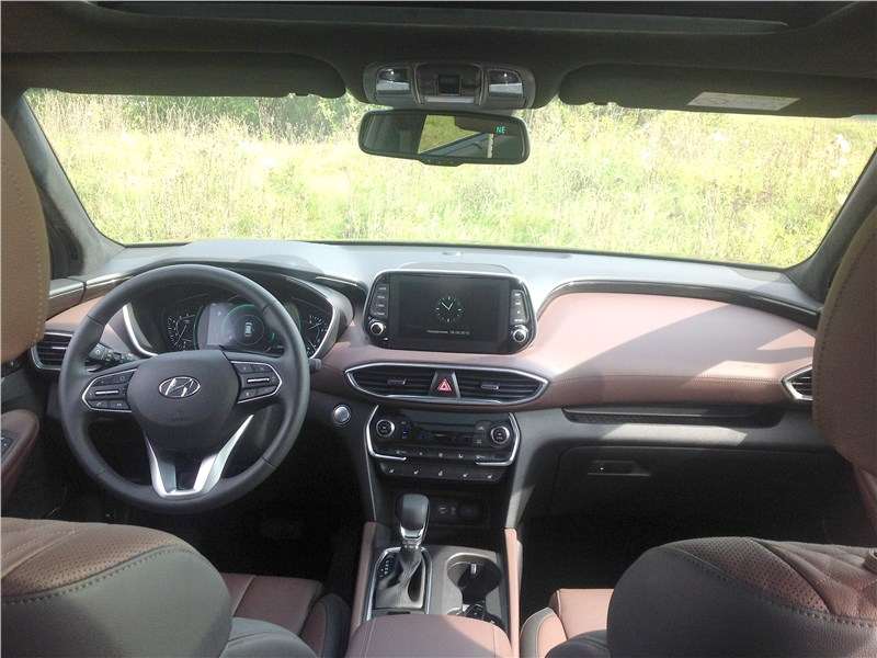 Фото Hyundai Santa Fe - Передняя панель – сложносочиненная и многоуровневая