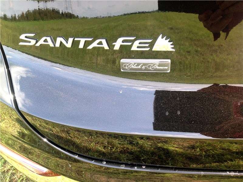 Фото Hyundai Santa Fe - Hyundai Santa Fe 2019 логотип