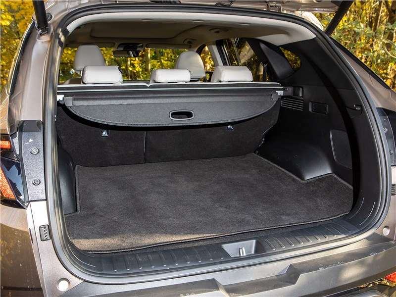 Фото Hyundai Tucson - В цифрах объема багажное отделение Tucson имеет очевидное преимущество перед конкурентом – 539 против 497 л 