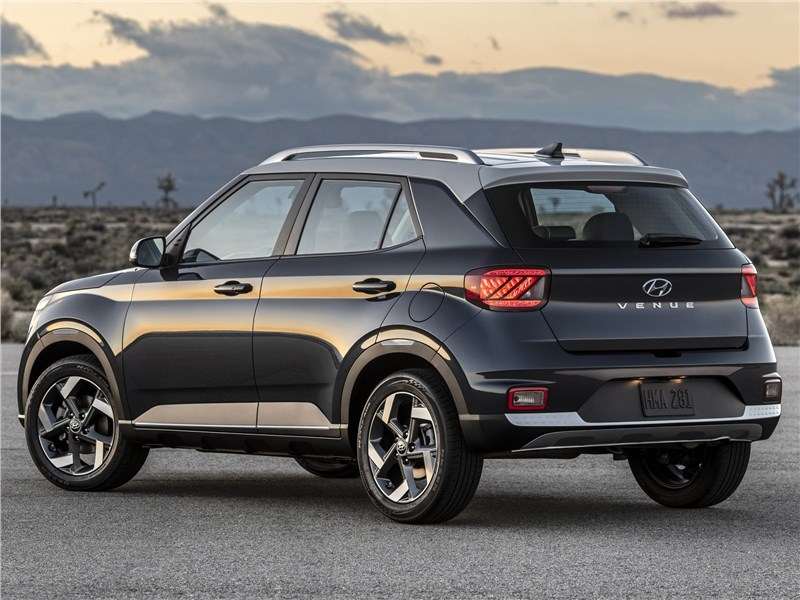 Фото Hyundai Venue - Hyundai Venue 2020 вид сзади