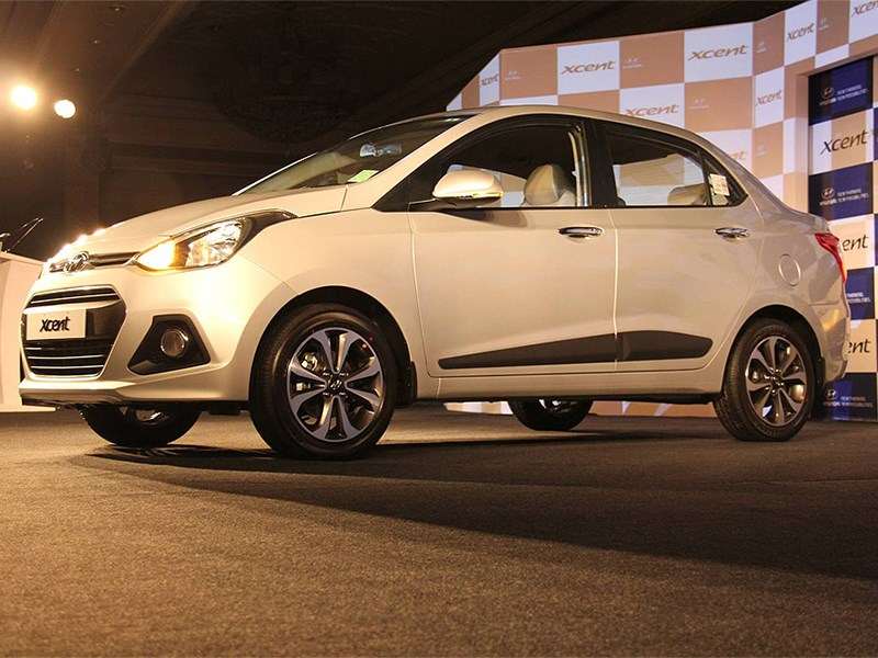 Фото Hyundai Xcent - Hyundai Xcent 2014 вид спереди сбоку