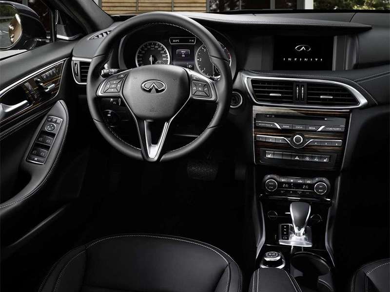 Фото Infiniti Q30 - Infiniti Q30 2016 водительское место