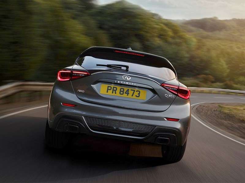 Фото Infiniti Q30 - Infiniti Q30 2016 вид сзади