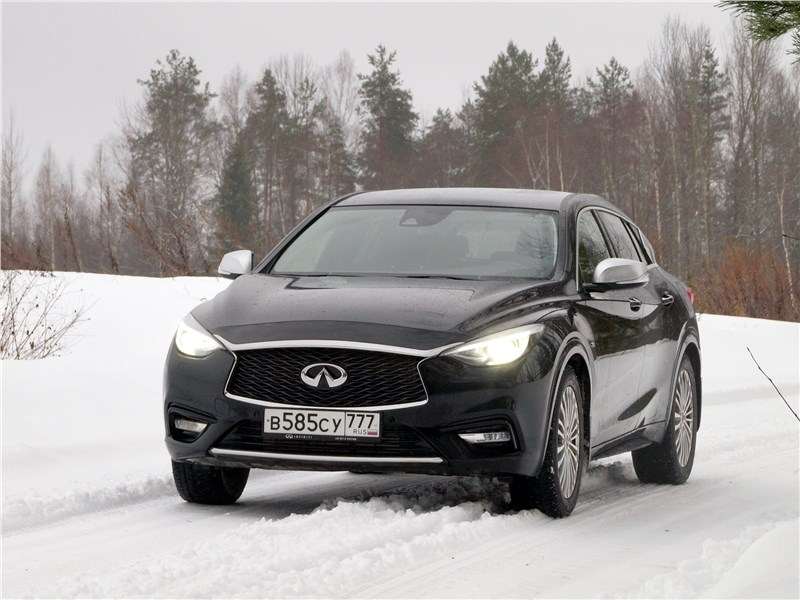 Фото Infiniti Q30 - Infiniti Q30 2016 вид спереди