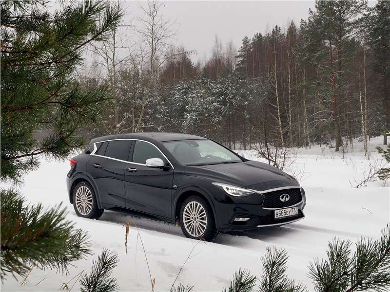 Фото Infiniti Q30 - Infiniti Q30 2016 вид спереди сбоку