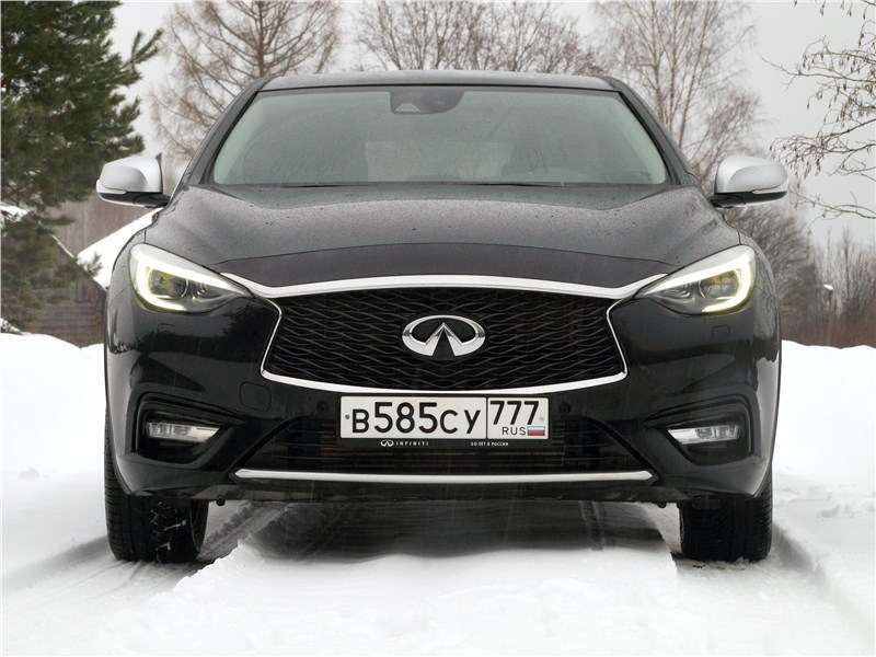 Фото Infiniti Q30 - Infiniti Q30 2016 вид спереди