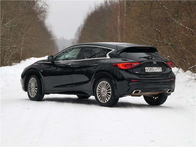 Фото Infiniti Q30 - Infiniti Q30 2016 вид сбоку сзади