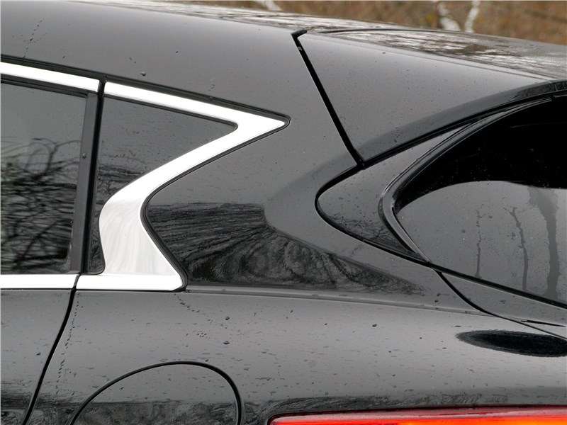 Фото Infiniti Q30 - В дизайне нового Infiniti Q30 много прихотливых линий