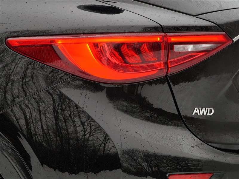 Фото Infiniti Q30 - Хэтчбек Q30 может иметь как передний, так и полный привод