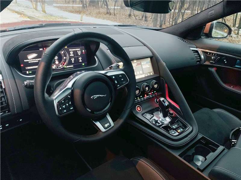 Фото Jaguar F-Type - Салон - царство замши, кожи и алюминия