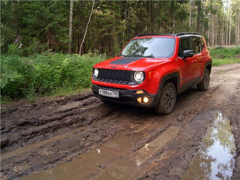 Фото Jeep Renegade - … а можно, взвесив все «за» и «против», заблокировать межосевую муфту и задействовать понижающую передачу. Здесь оба варианта сработали