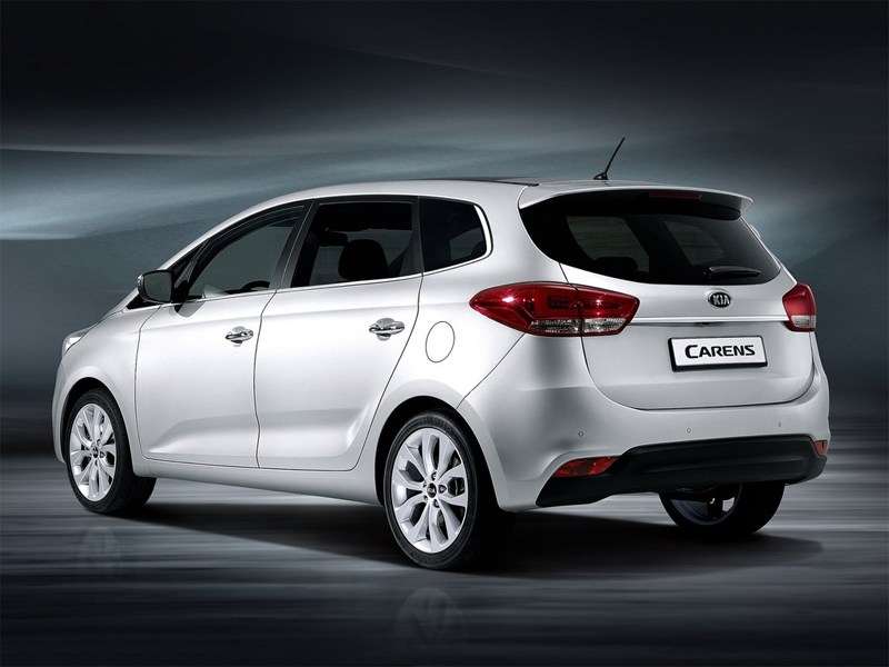 Фото KIA Carens - Kia Carens 2013 вид сзади