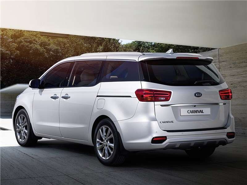 Фото KIA Carnival - Kia Carnival 2021 вид сзади