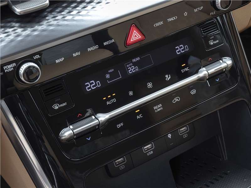 Фото KIA Carnival - Kia Carnival (2021) центральная консоль