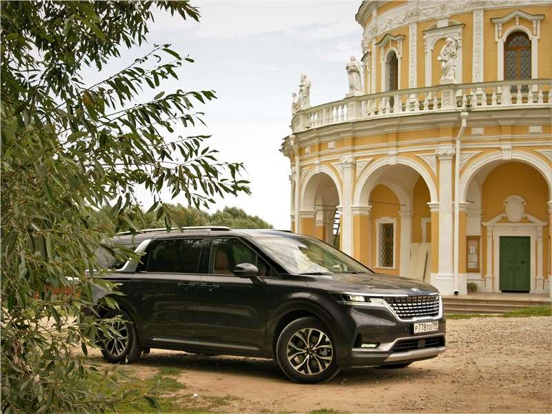 Фото KIA Carnival - Kia Carnival (2021) вид сбоку