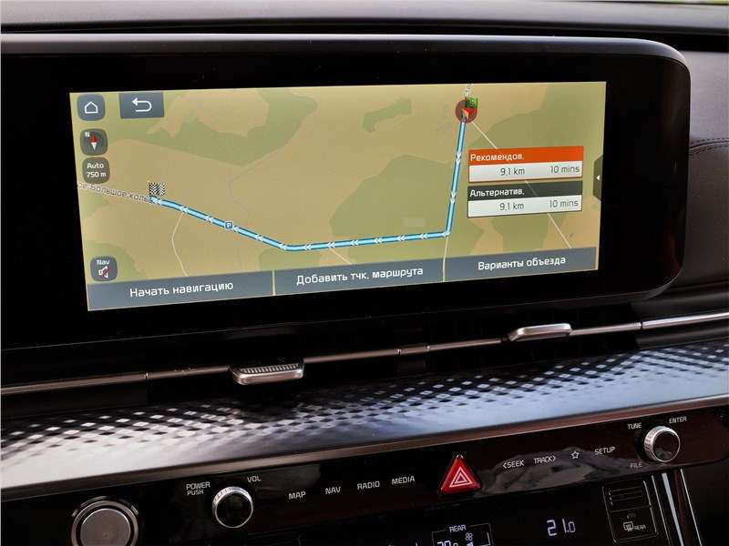 Фото KIA Carnival - Kia Carnival может быть оснащен полноценной системой навигации