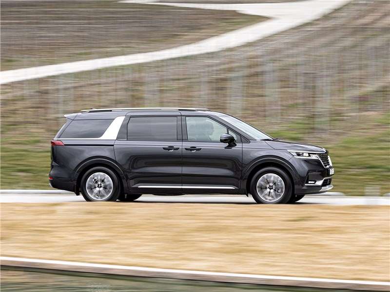 Фото KIA Carnival - Kia Carnival (2021) вид сбоку