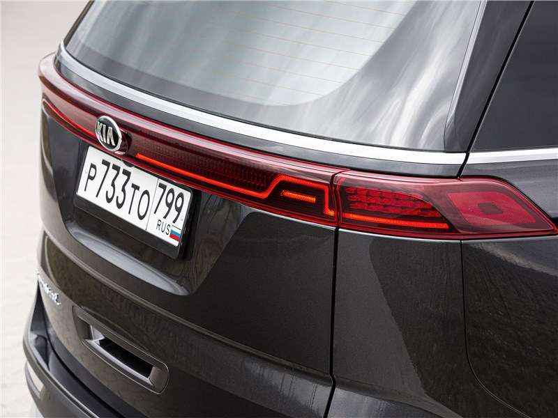 Фото KIA Carnival - Kia Carnival (2021) задний фонарь